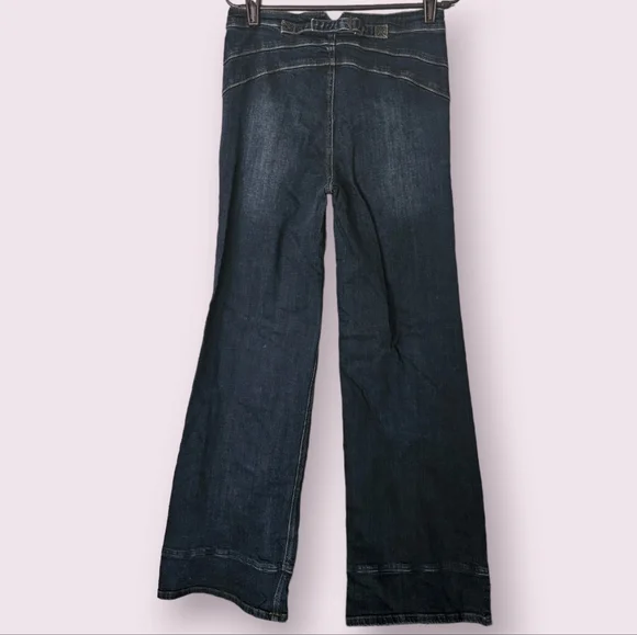 Free Peopleβ Bewick Flare Legs Jeans Size 26 - Picture 4 of 16